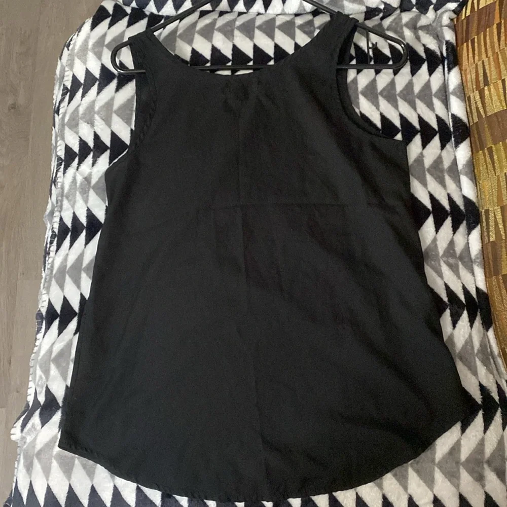 black tank top - Picture 3 of 3